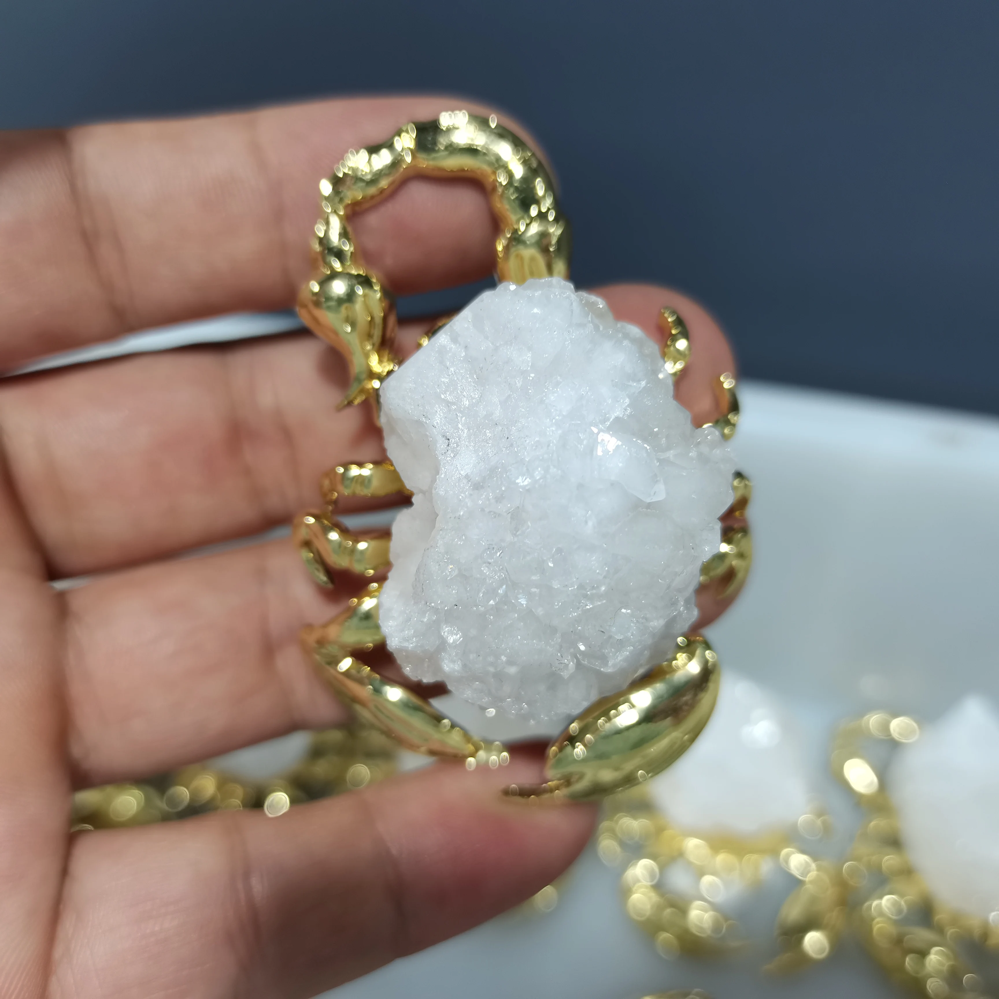 

CAIMSJ Natural White Quartz Cluster Scorpion Decoration Gift 1pcs