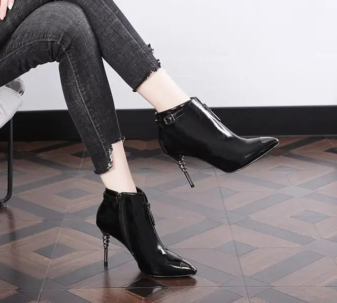 Новинка Осень-зима 2019 ботинки мартинсы на высоком каблуке тонкие облегающие