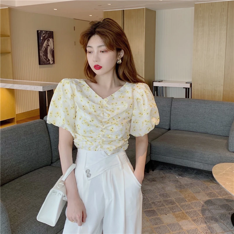 

2021 Summer Sexy V-neck Puff Short Sleeve Women Shirt Floral Short Midriff-Baring Top Ins Fashion Pullover Ladies Blouses