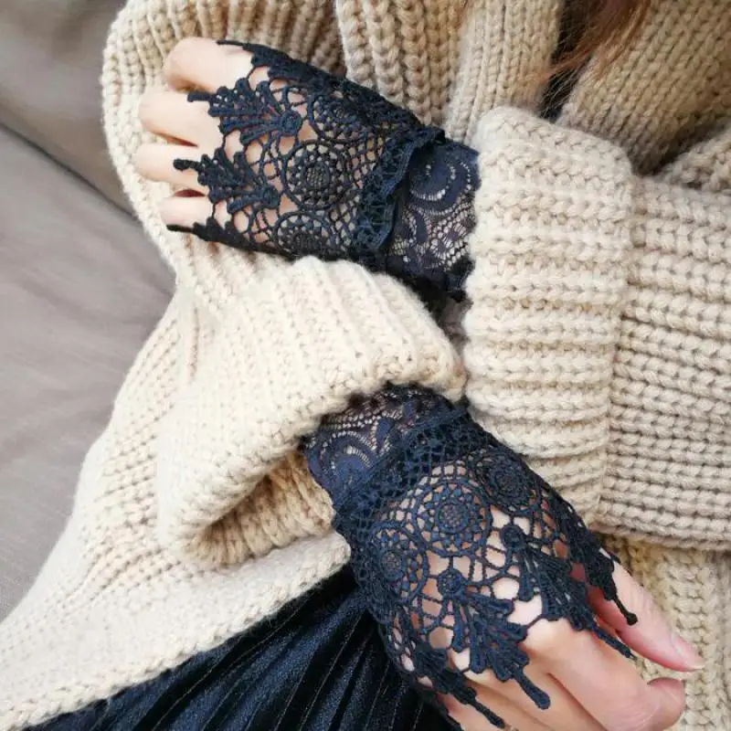 

Korean 2021 Spring Women Lace Gloves Fingerless Lace Crochet Wrist Mittens Elegant Ladies White Black Lace Female Gloves AGB653