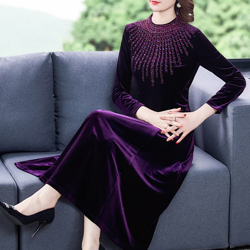 Женское бархатное платье-макси с длинным рукавом фиолетовое облегающее платье
