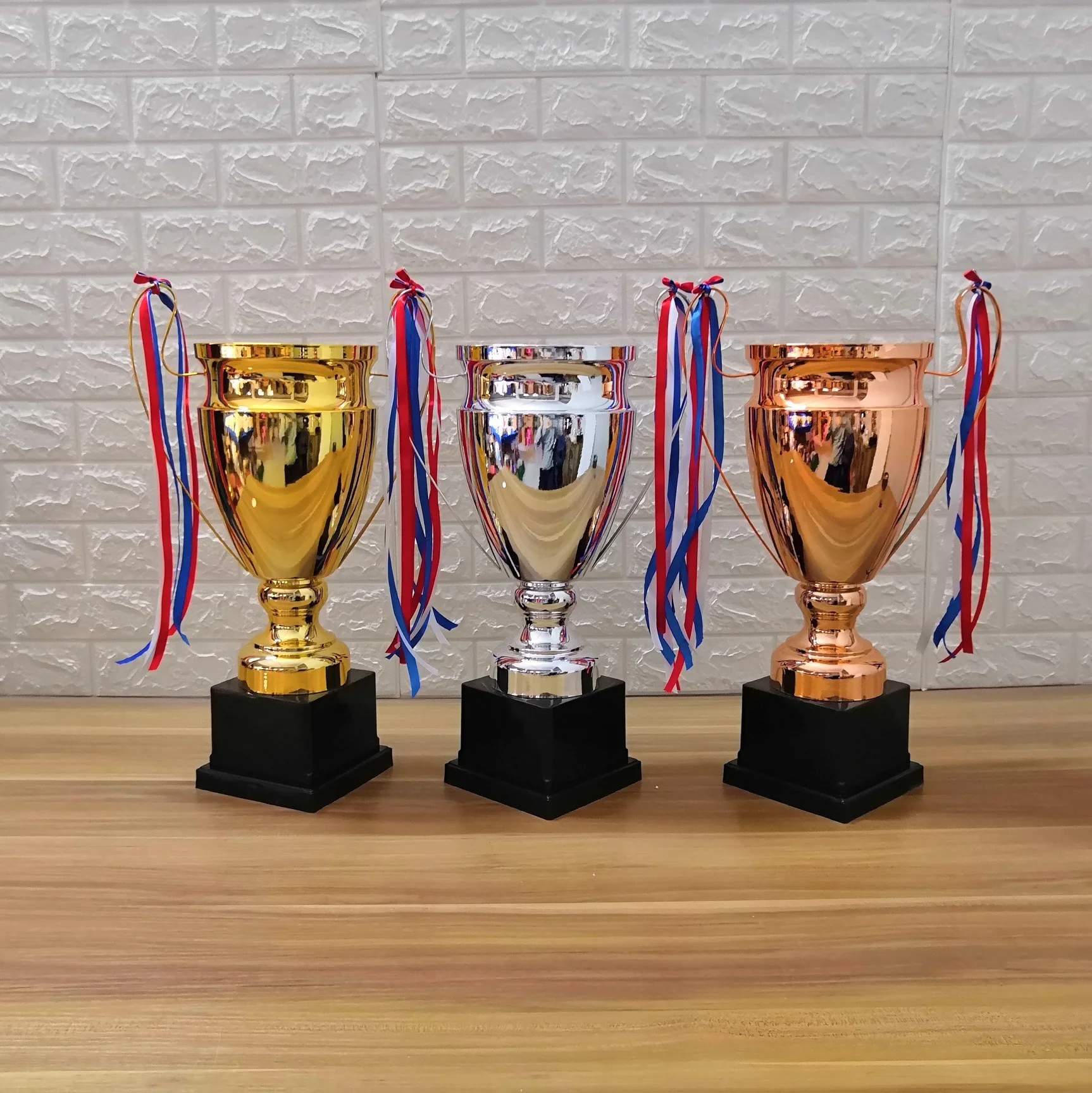 

Football Champion Trophy Old Silver Copper Big Ears European Crown Cup Customized Large Event Metal Fans Souvenir Replica