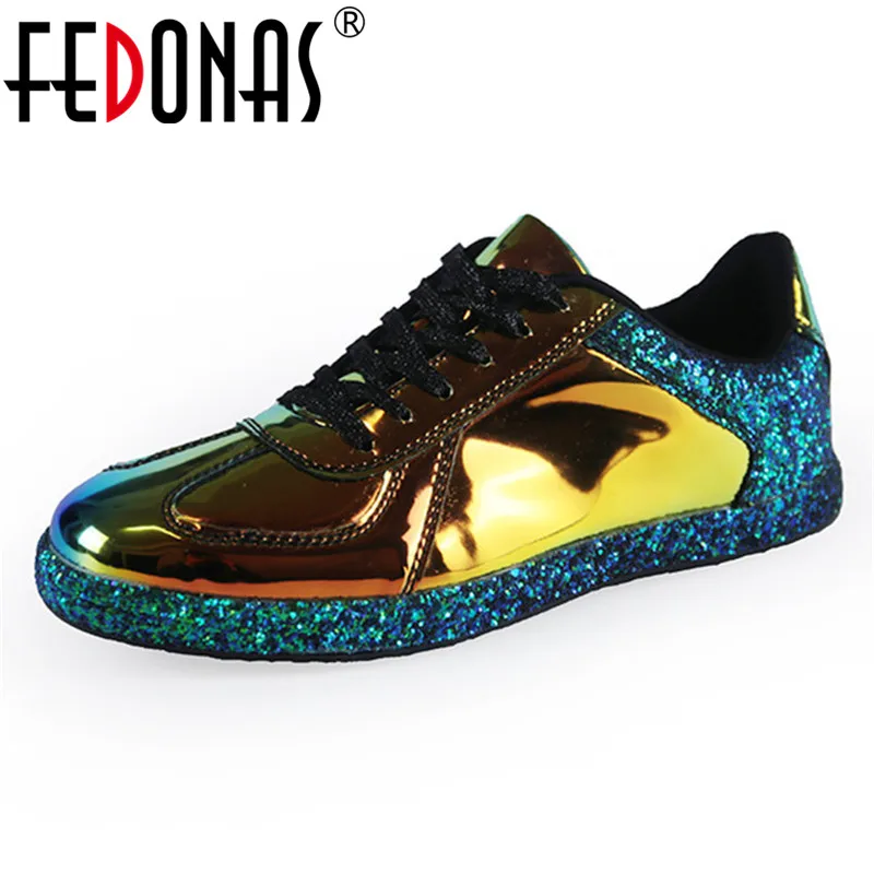 Женские кроссовки на плоской подошве FEDONAS белые из искусственной кожи платформе