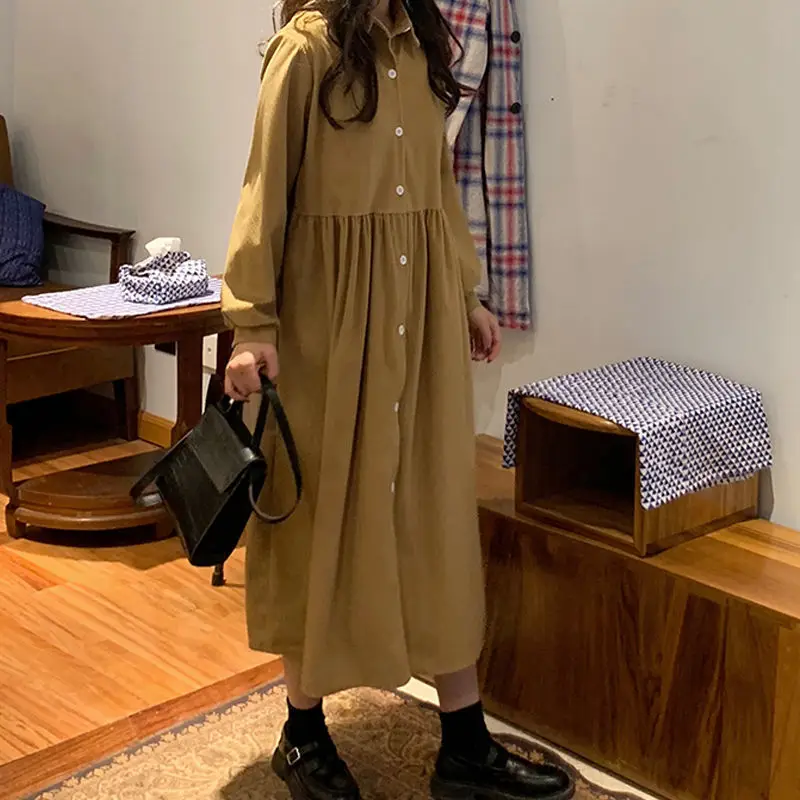 Платье женское вельветовое однобортное с длинным рукавом простой однотонный