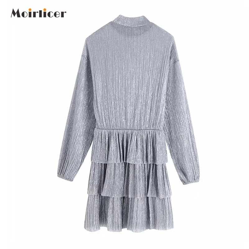 Женское вечернее платье с оборками серебристое круглым вырезом длинным рукавом