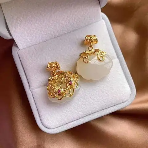

Hetian Jade S925 Sterling Silver Pendant Women's Pisces Longevity Lock Lock of Good Wishes Jade Jade Pendant Gilding Craft