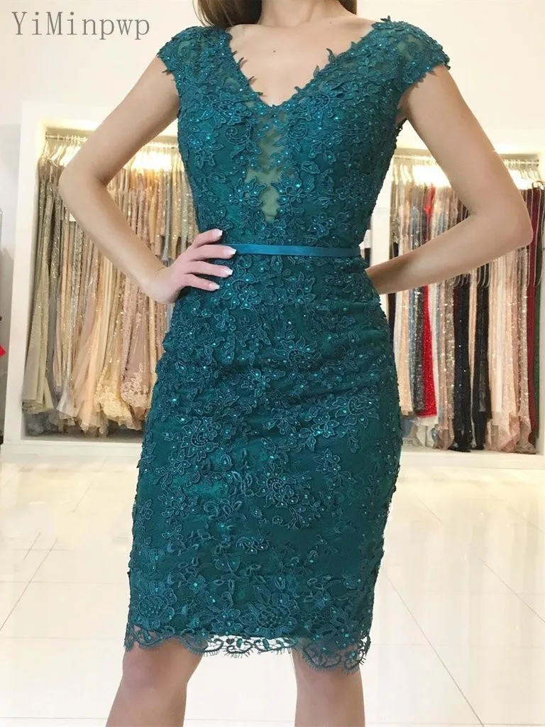 

YiMinpwp Dark Green Sheath Cocktail Dresses V Neck Backless Short Lace Appliques Beads Homecoming Dress Prom Party Gowns