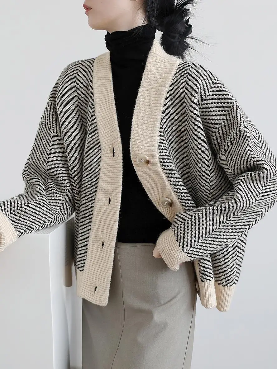

Autumn and Winter 2021 Women's Cardigan Warm Jacket Pocket Embroidery Fashion Knitting Long Sleeve Coat Women's Loose Sweater