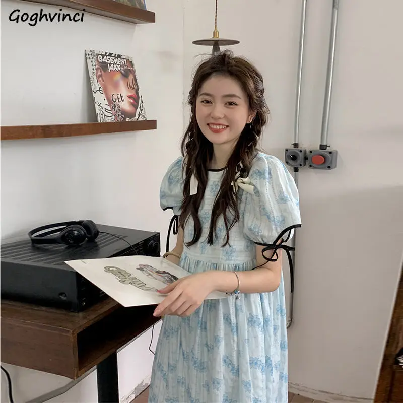 

Платье женское средней длины с коротким рукавом и круглым вырезом