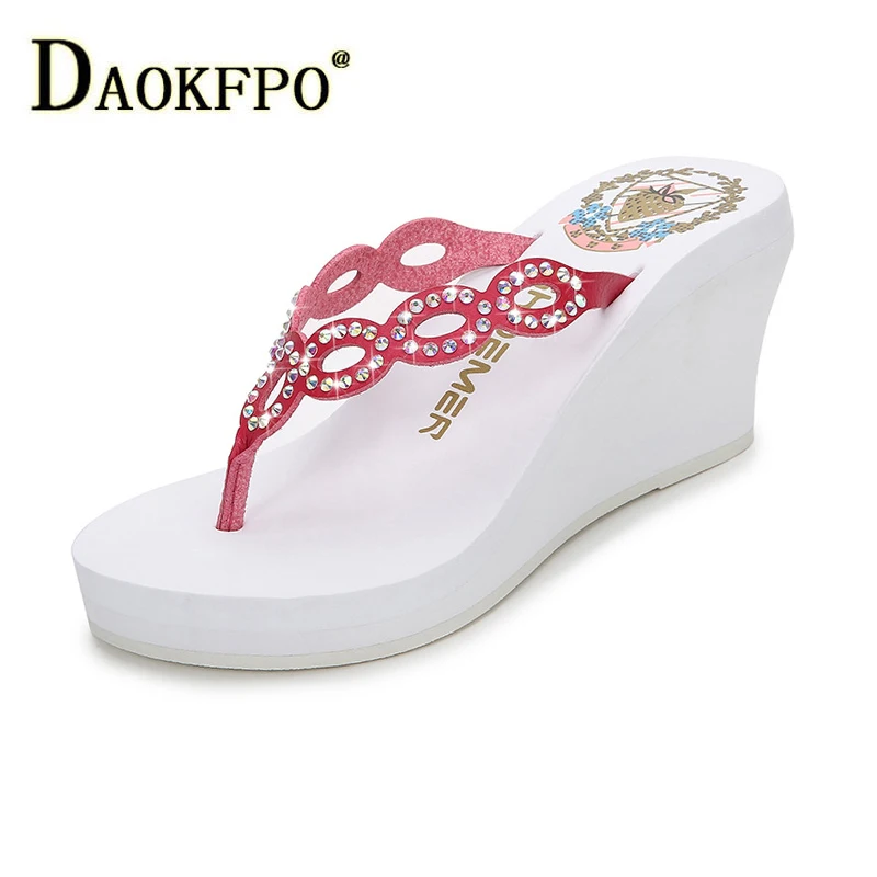 Женские шлепанцы на танкетке DAOKFPO из натуральной кожи с кристаллами павлина и