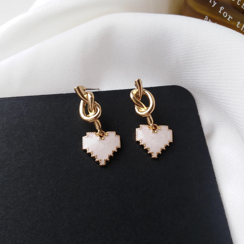 

S925 needle Modern Jewerly Heart Earrings Sweet Korean Metal Alloy Golden Plating White Enamle Love Drop Earrings For Women