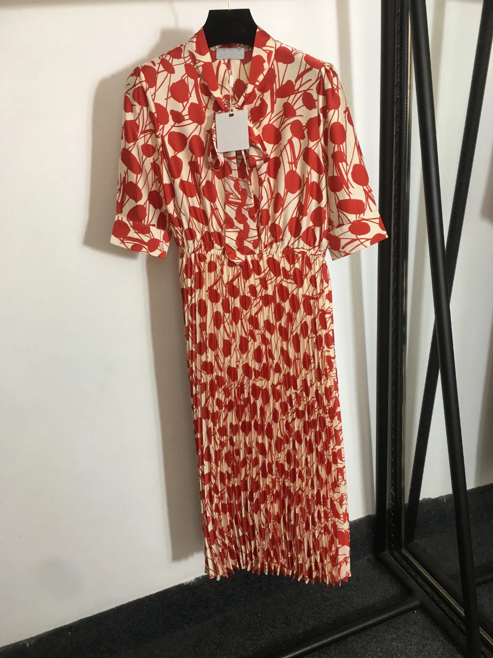 

High Quality Luxury Summer Women Temperament Printed Butterfly Tie Waist Pleated Dress