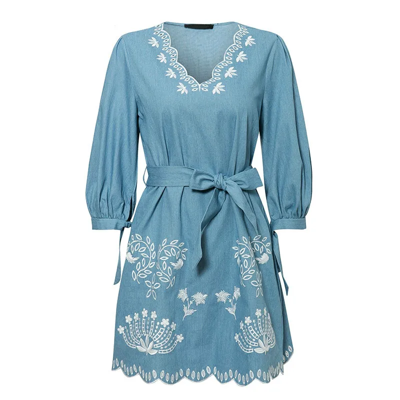 Летнее джинсовое платье с v-образным вырезом и вышивкой женское элегантное