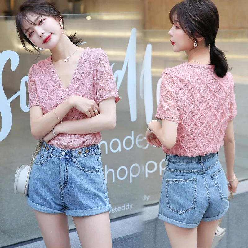 Женская блузка с коротким рукавом и v-образным вырезом однотонная розовая