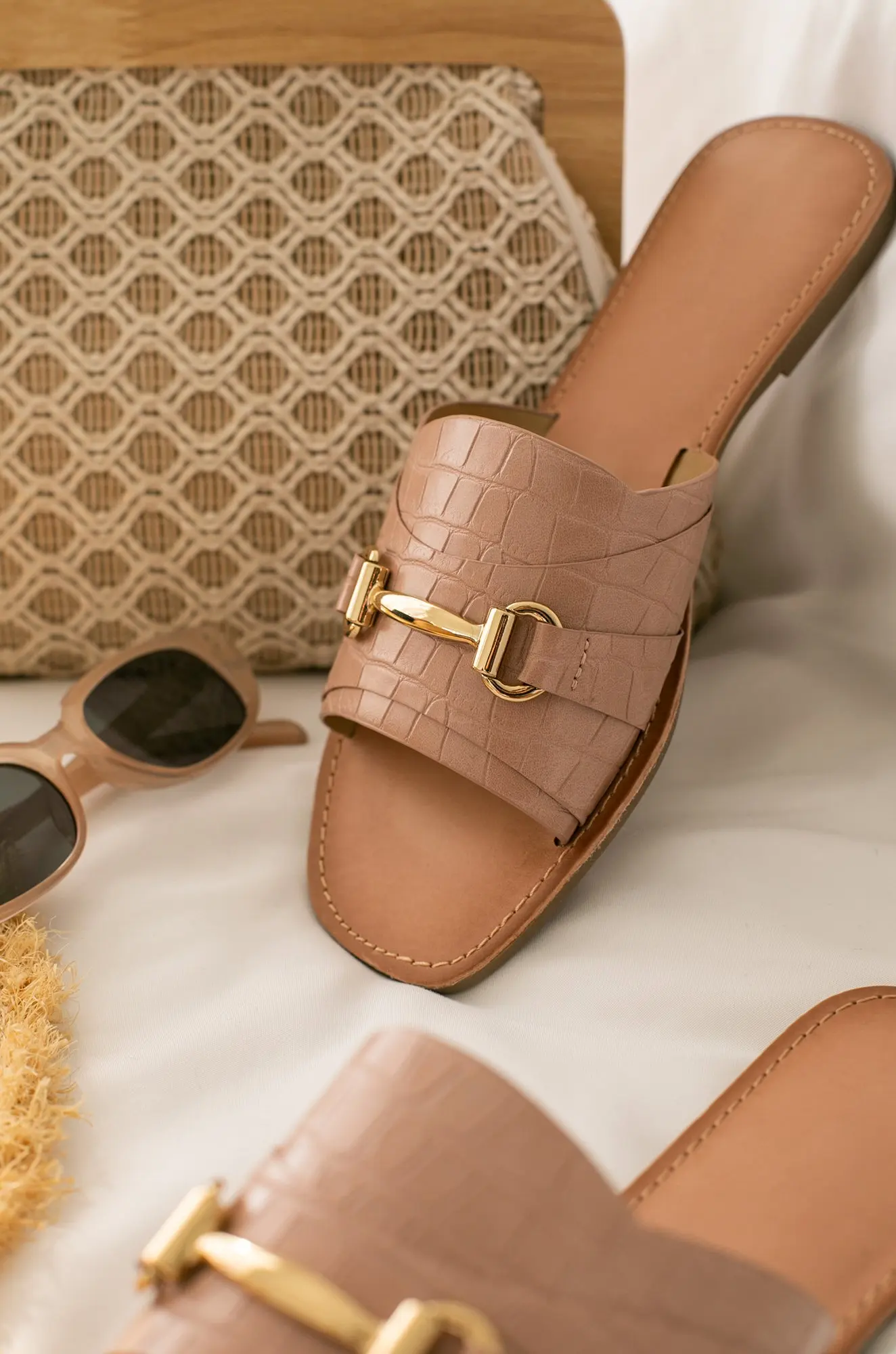 

Soft Leather Woven Slippers Women Summer 2020 Flat Heels Beach Casual Slides Shoes Woman Outdoor Sandals Flip Flops Muter