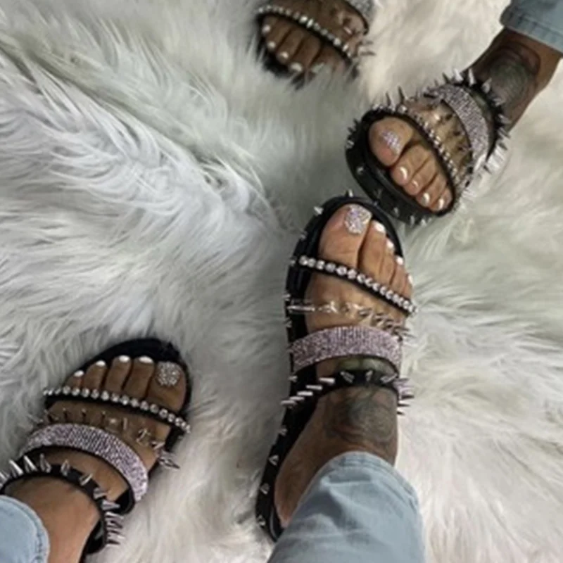 

Slippers Women's Rivet Slides Rhinestone Flip Flops Bling Flats Ladies Crystal Sandals Shoe Summer Female Plus Size Fashion 2020