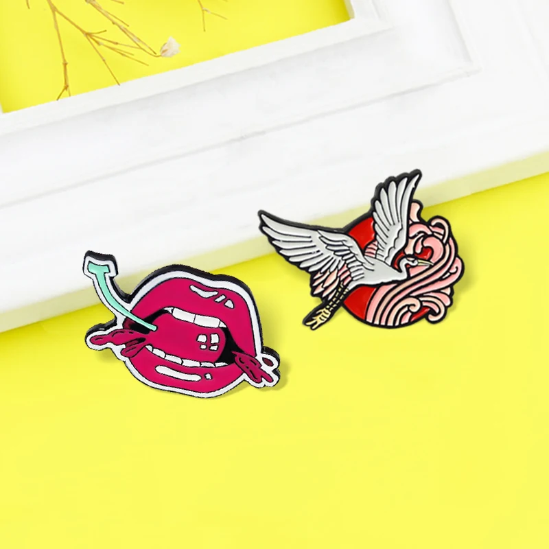 Красные губы белый Летающий журавль эмалированная Шпилька красный Солнечный