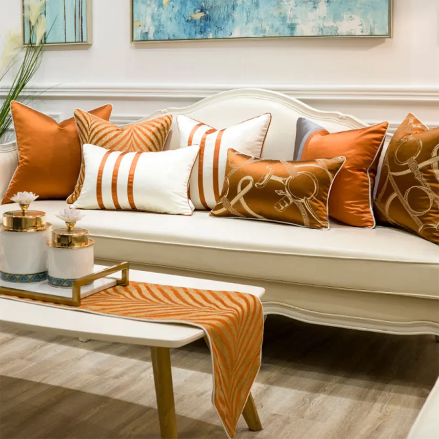 Винтажный элегантный чехол-подушка в восточном стиле оранжевого цвета на спинку