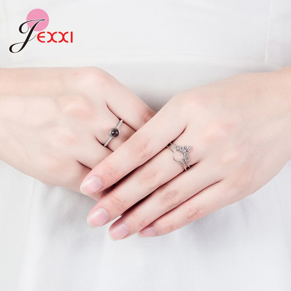 Женское кольцо из серебра 925 пробы с черным камнем