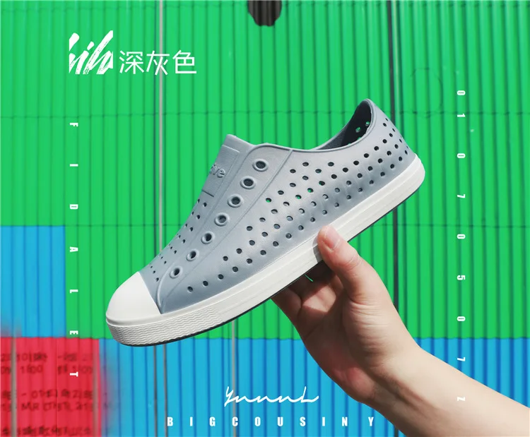 

Men's Baotou sandals wading beach hollow shoes summer breathable non-slip Korean version