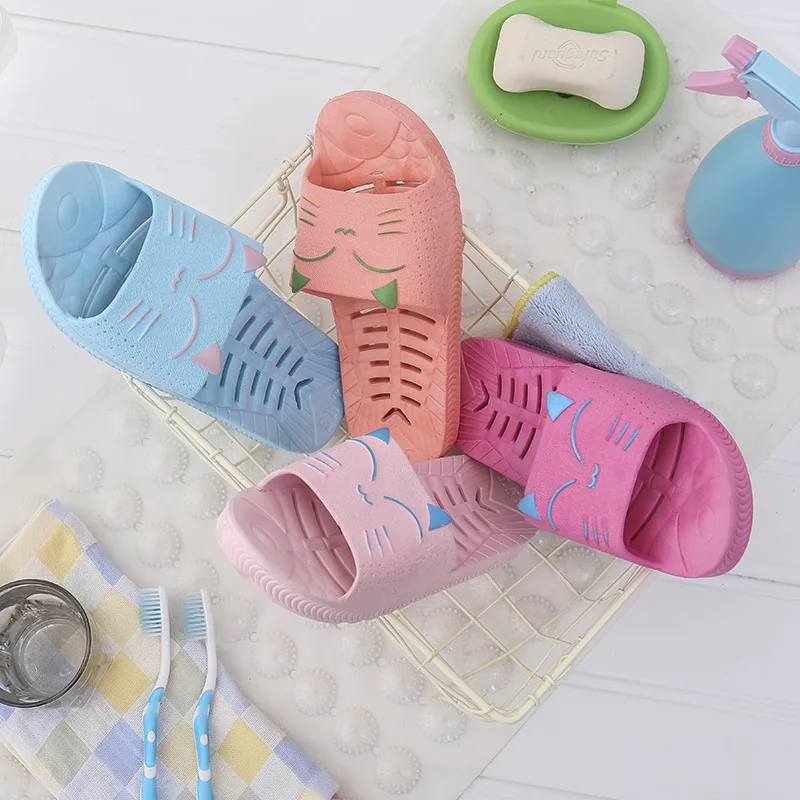 

Summer Indoor and Outdoor Slippers Couple Bathroom Leaking Sandals Soft Bottom Plastic Slippers Light Cat Pattern Shoes
