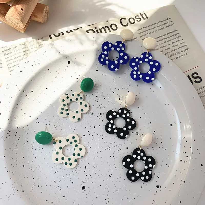 

Ретро Темперамент Буле/белый/черный цвет волна точка цветок смола акриловые серьги тренд серьги женские