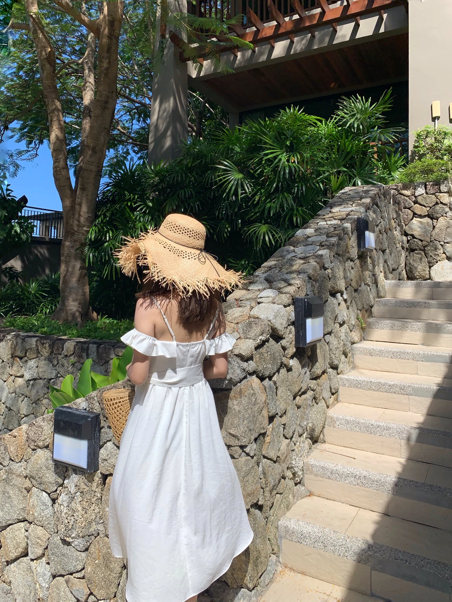 

Holiday Style White Strap One Shoulder Beach Dress
