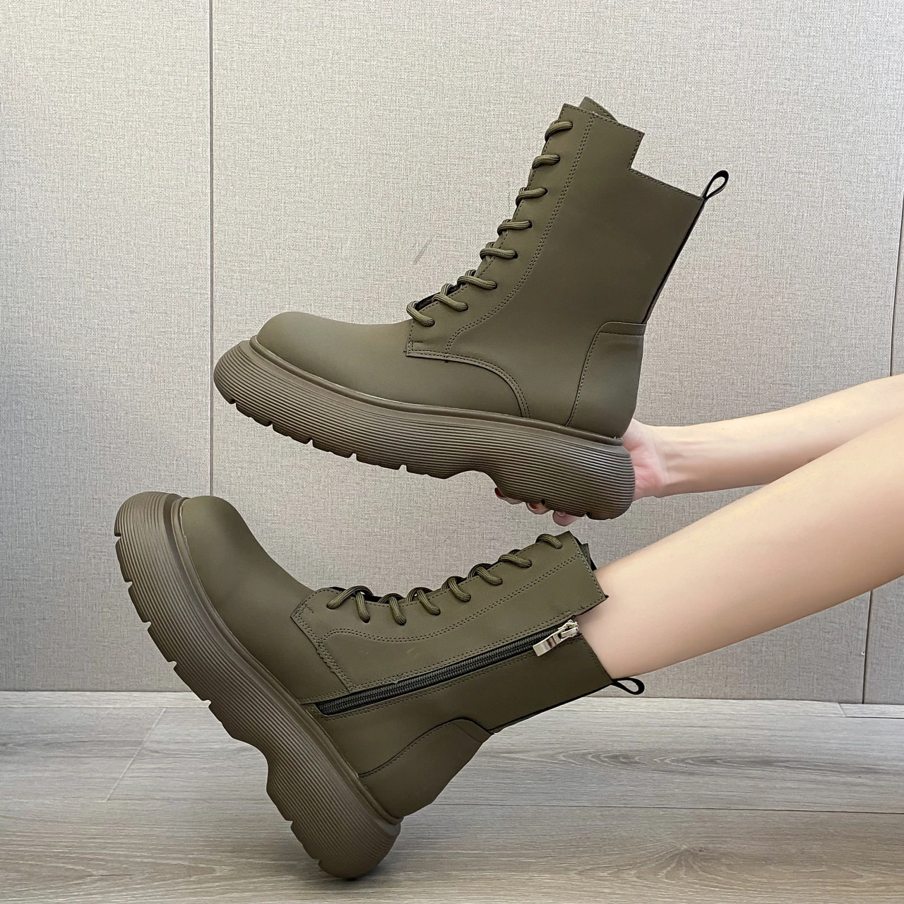 

Черные ботинки с круглым носком, роскошные дизайнерские ботинки со шнуровкой, женские осенние ботинки на плоской подошве, на высоком каблук...