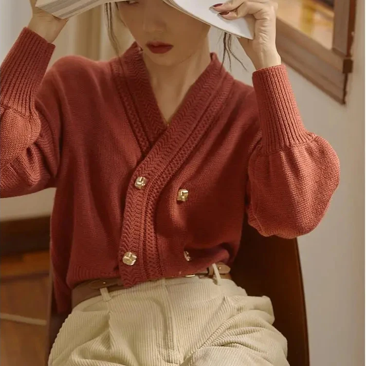 

2021 new v-neck knitted cardigan thin coat French niche red sweater women spring and autumn loose V-Neck COTTON Button