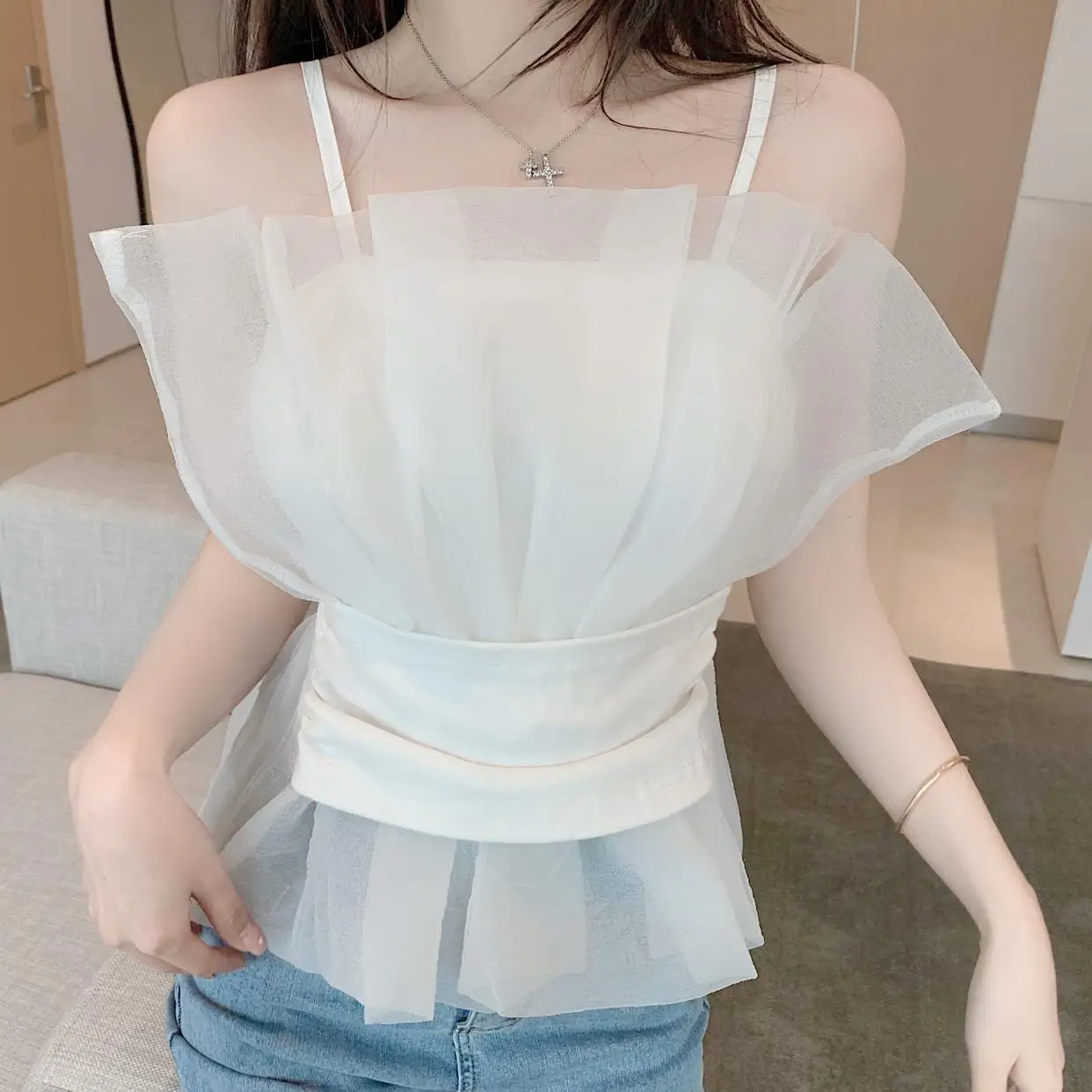 

2021 Summer New Fashion White Mesh Ladies Camisole Women Slim Waist Sexy Vest Slash Neck Ins Solid Color Sling Hot Blusas Top