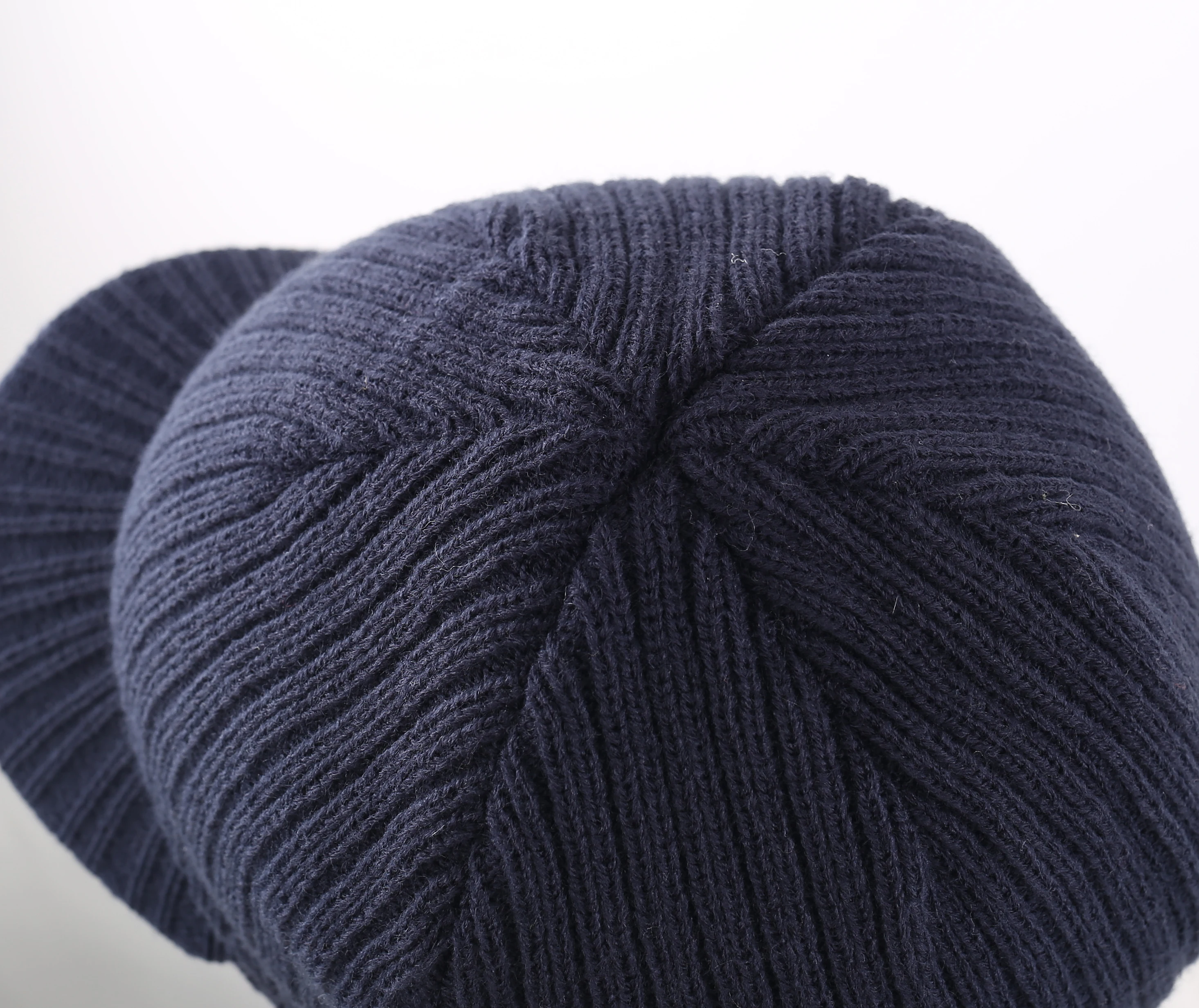 Мужская зимняя шапка с клапаном на ухе ветрозащитная козырьком мягкая теплая