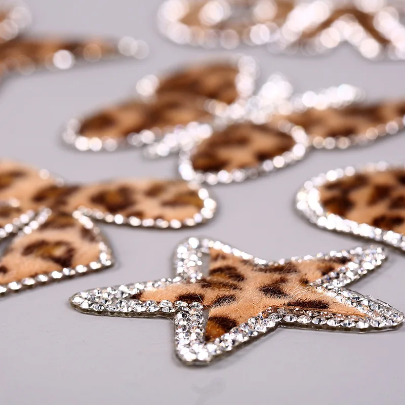 С леопардовым принтом с украшением в виде кристаллов Стразы s патчи железные на