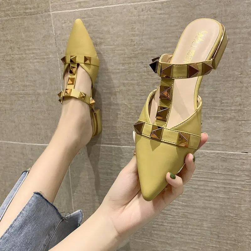 

Closed Toe Half Slippers Women's Outer Wear 2021 New Summer Rivet Chunky Heel All-Matching Pointed Toe Mid Heel Internet Sandals