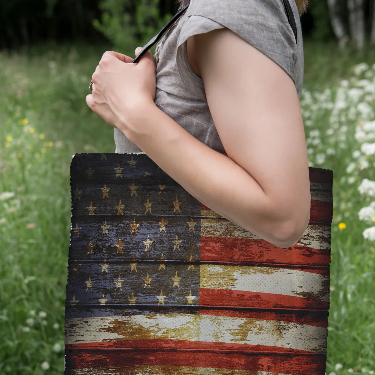 Сумка на плечо с изображением американского флага и деревянного фона женские