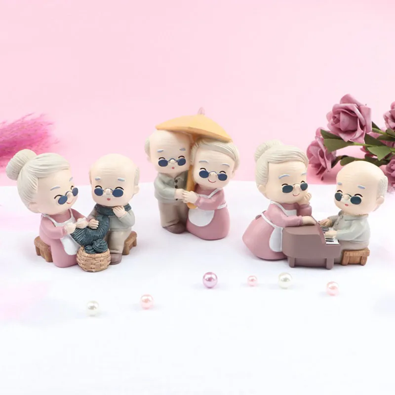 

1Pcs Creative Couple Old Wife and Husband Miniature Car Decorations Granny Grandpa Christmas Resin Fairy Home Garden Craft Decor