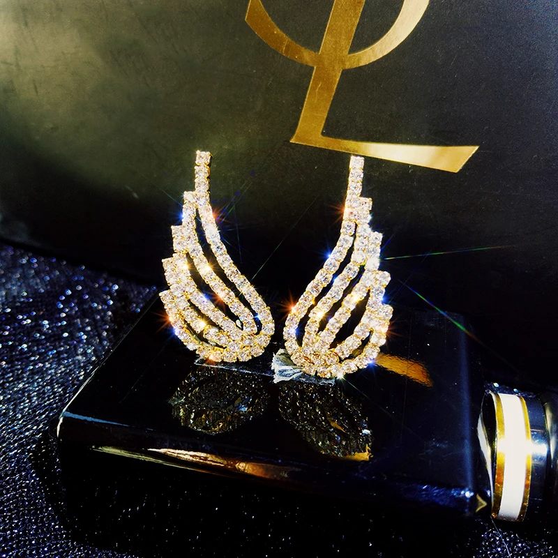 Роскошные элегантные серебряные серьги гвоздики с перьями и крыльями ангела для