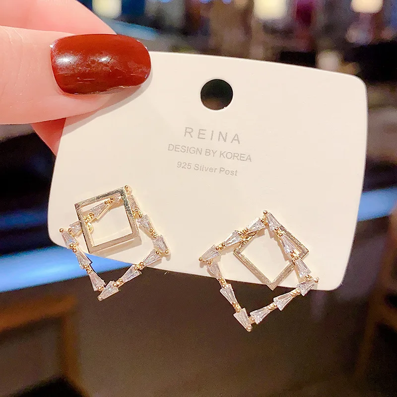 

Серьги-гвоздики из стерлингового серебра с цирконием