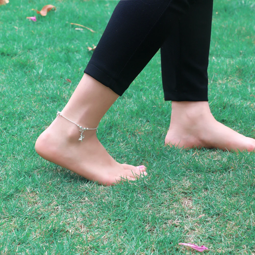 Милый маленький ножной браслет Микки. Женский серебристый с украшением в виде