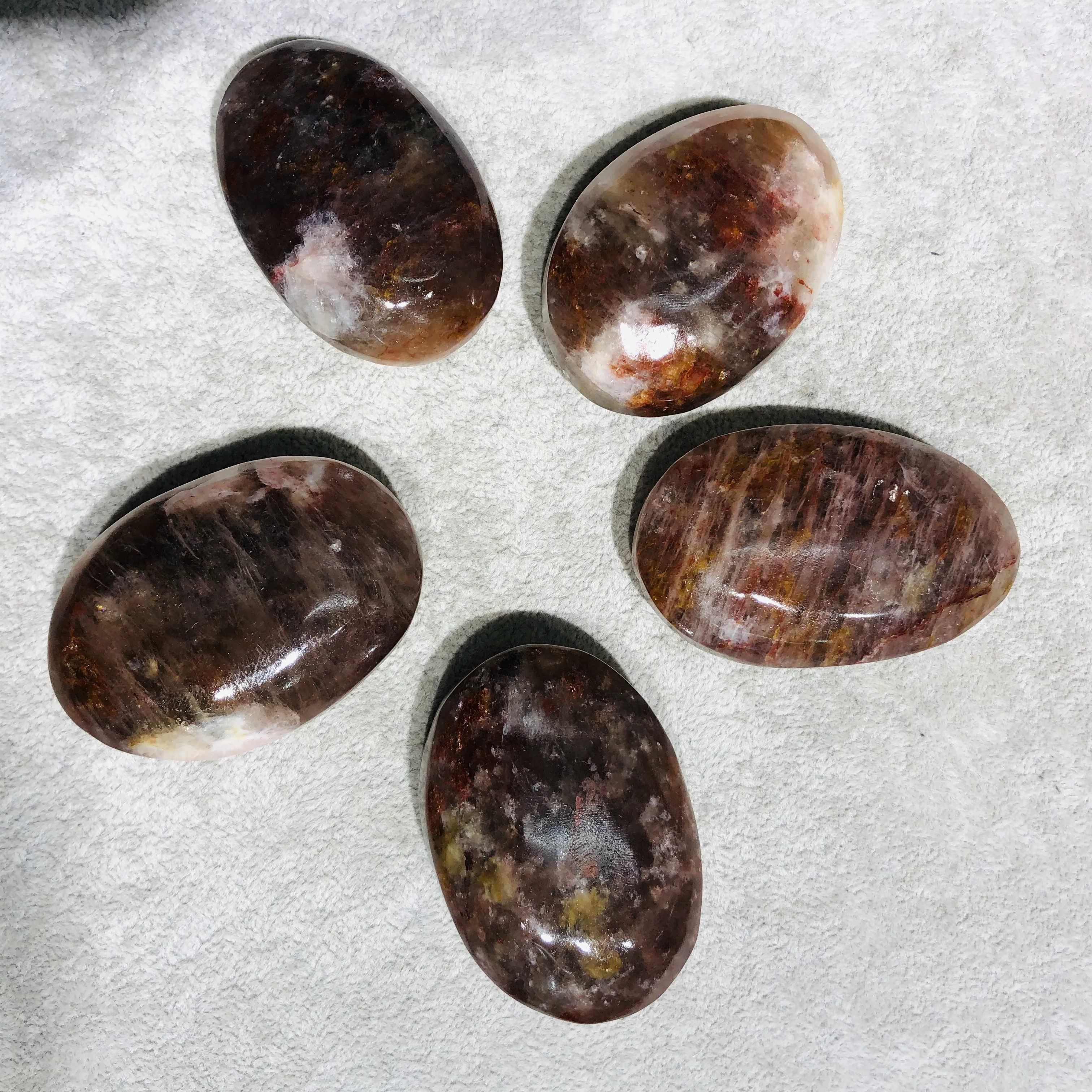

Natural Fire Quartz Palm Stone Crystals Gemstones For Decoration