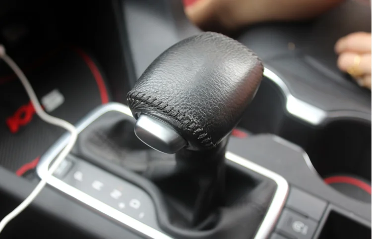 

Car Automatic Gear Head Shift Collars Cover For Kia Rio 4 K2 Sportage Optima K5 KX5 Niro 2017 2018 Leather Gear Shift Knob Case