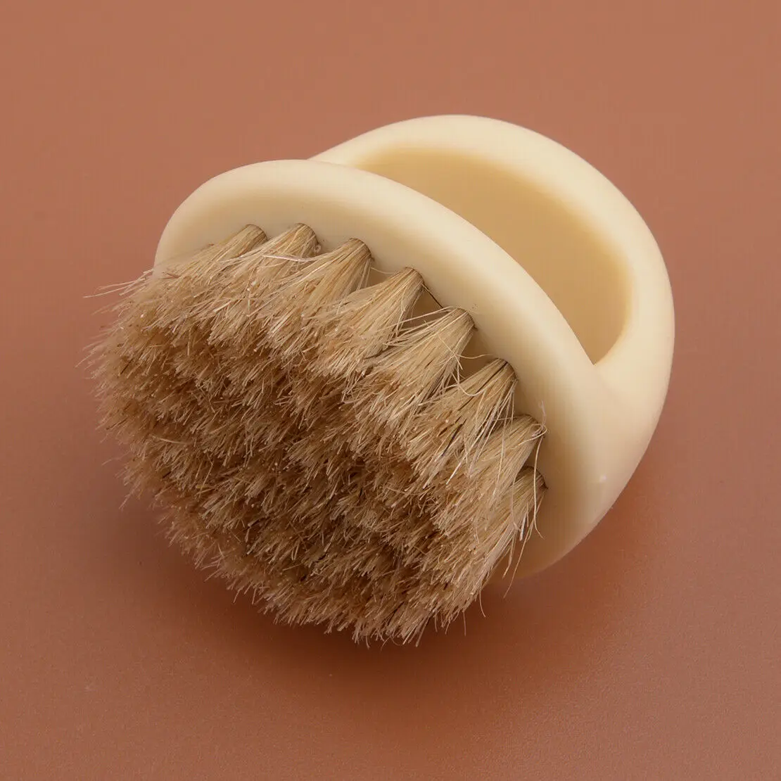 

Щетка из мягкой щетины для очистки интерьера автомобиля