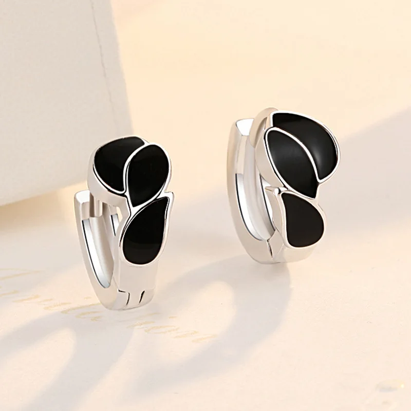 Women's Fashion Creative Small Hoop Earrings Two Tone Black Flame Leaf Tiny Huggies Lovely Mini Earring Piercings For Lady Girls