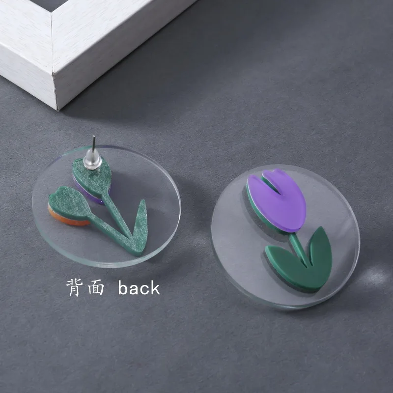 Серьги-гвоздики акриловые с прозрачными фиолетовыми тюльпанами 2019 | Украшения и