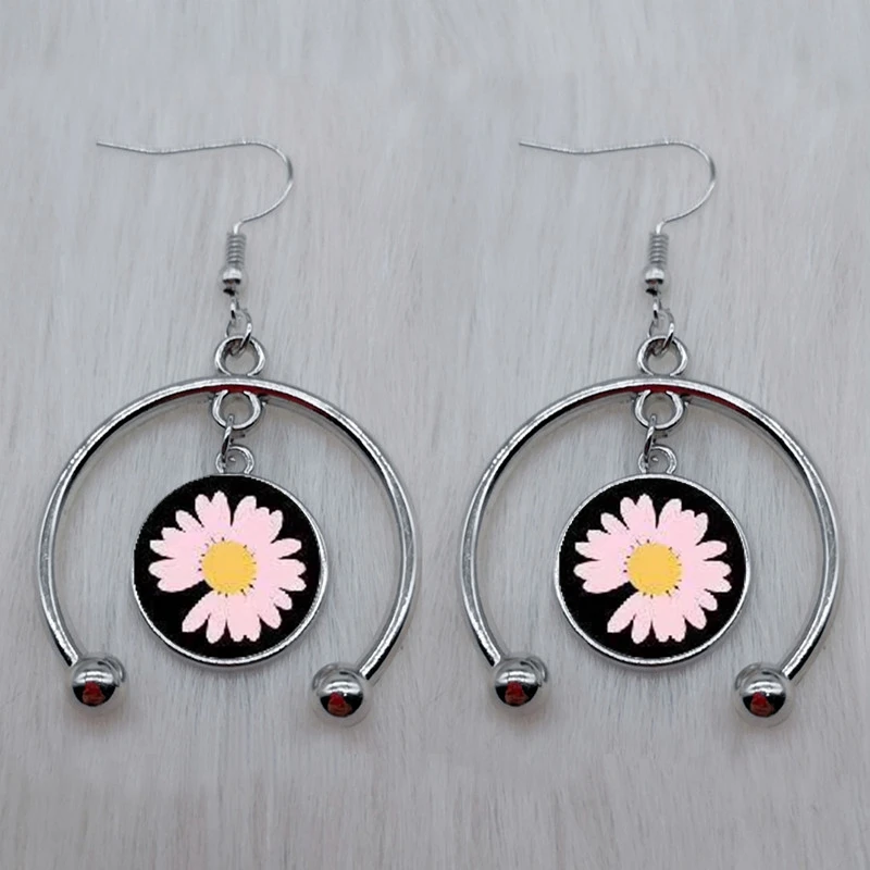 Серьги женские из стекла классические белые с цветами | Украшения и аксессуары