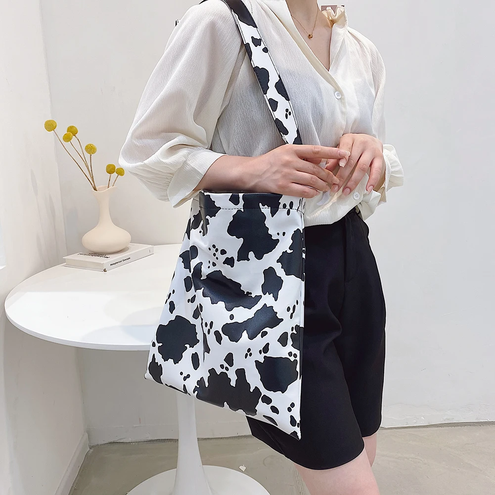 

Модная женская сумка-мешок из 2021 мягкой искусственной кожи через плечо с принтом зебры из коровьей кожи, Женская дорожная сумка, вместитель...