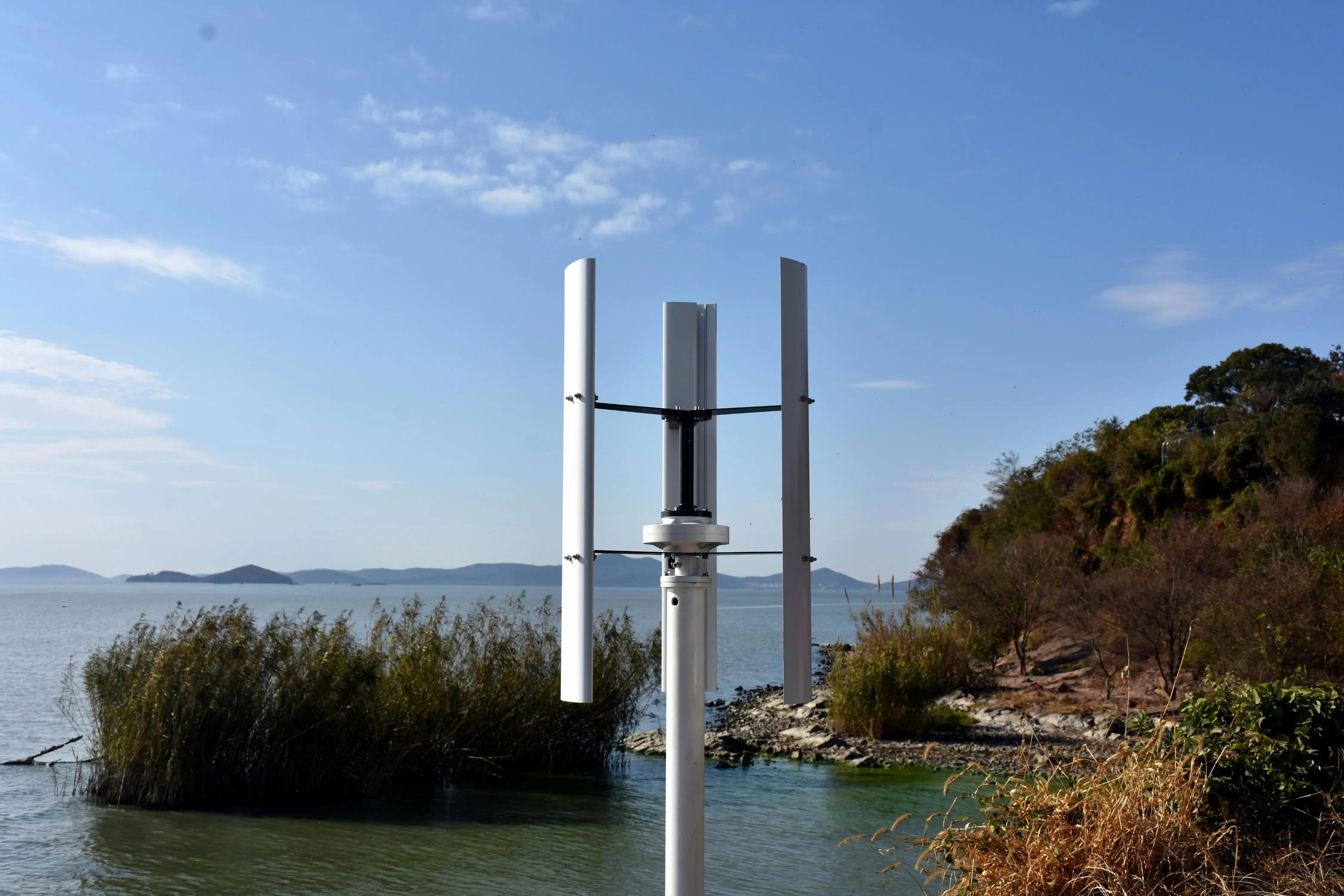 Генератор ветряной турбины VAWT с 3 белыми лезвиями, 600 Вт, 12 В, 24 В, вертикальная ось, для жилых помещений с контроллером заряда PWM/MPPT BOOST