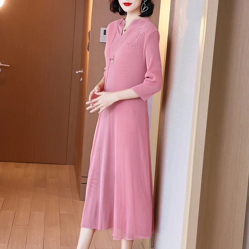 

Розовый элегантное платье размера плюс для женщин 45-75 кг 2021 новая весенняя одежда с v-образным вырезом с рукавом «Три четверти» эластичные ...