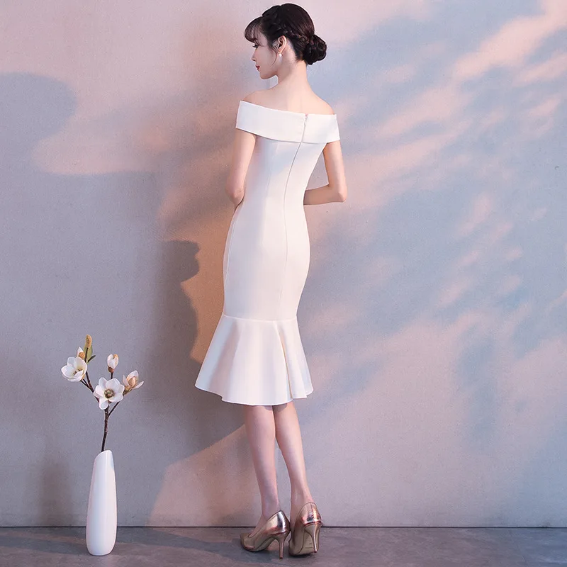 Белые женские вечерние платья с вырезом-лодочкой короткие открытой спиной
