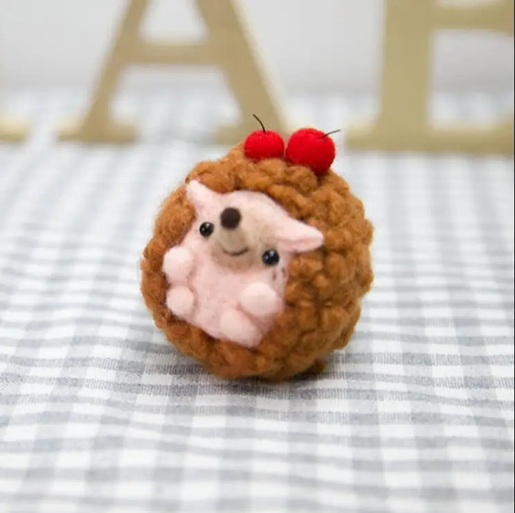 Hedgehog. wool needlepoint kit felt needle felting keychain craft needlecraft DIY handmade | Дом и сад