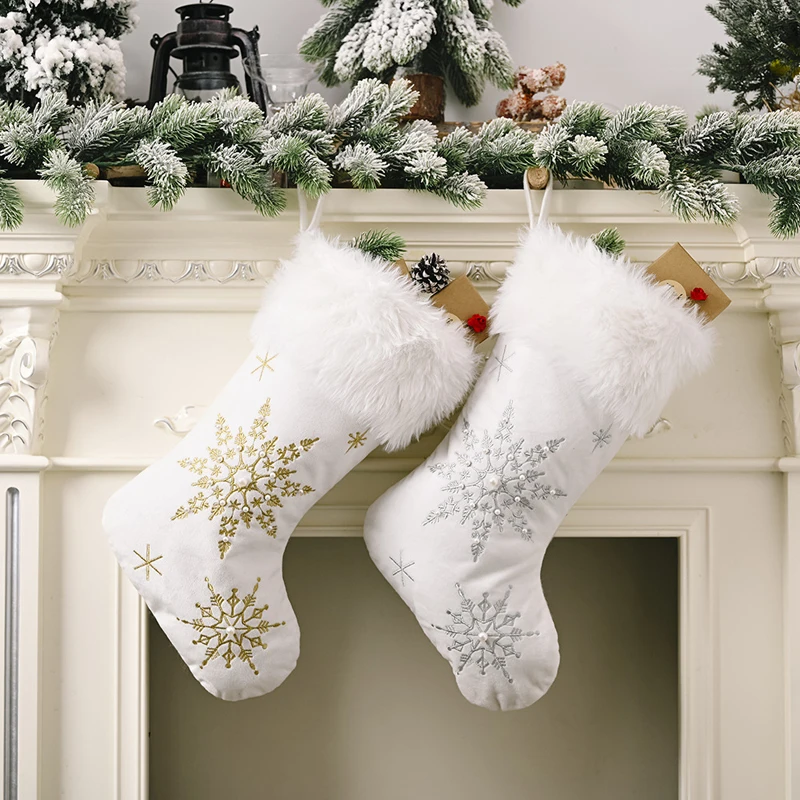 

Christmas Decorations Flannel Pearl Snowflake Christmas Socks Creative New Plush Christmas Socks Gift Socks Hanging Ornaments